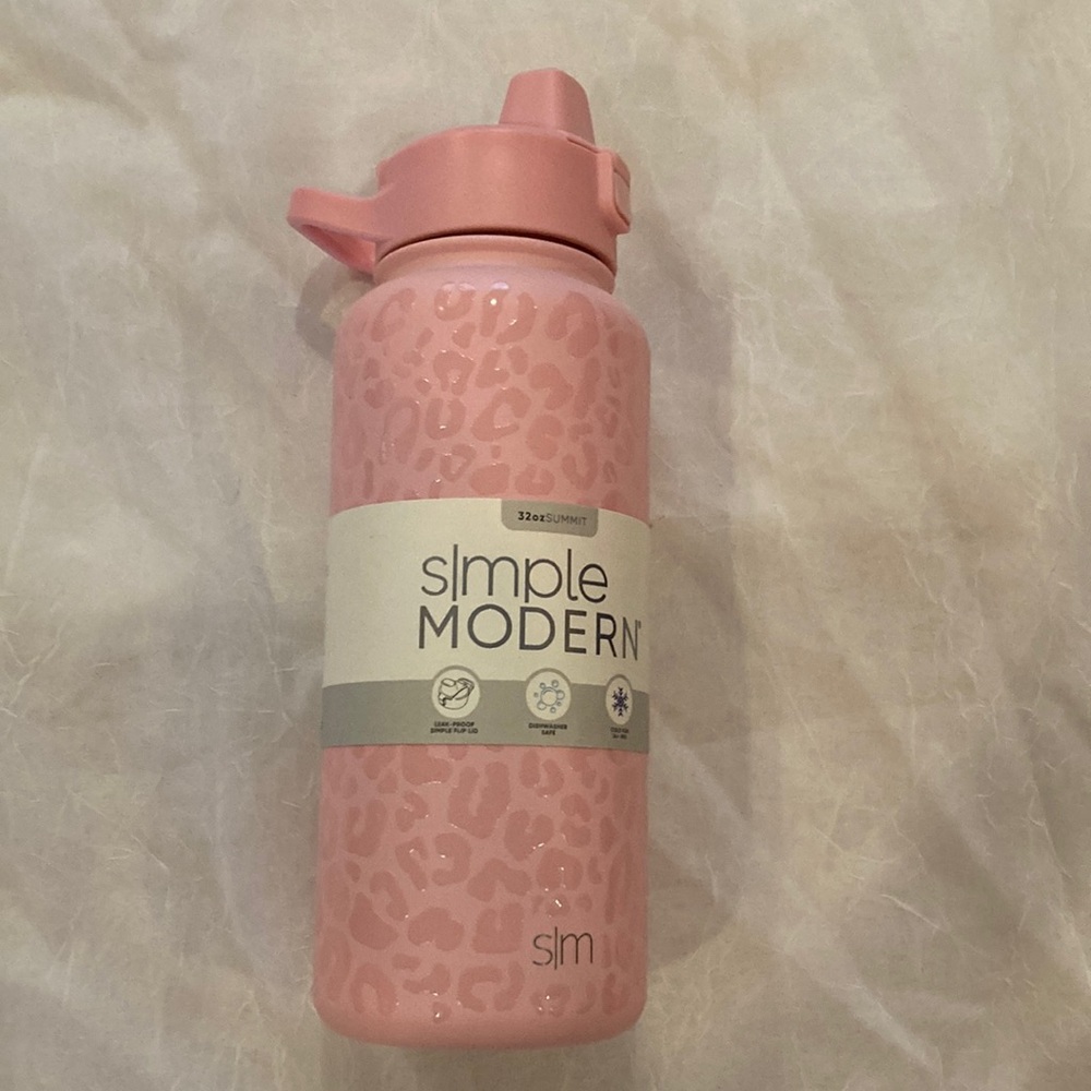 Simple Modern 32 oz Pink Leopard Water Bottle